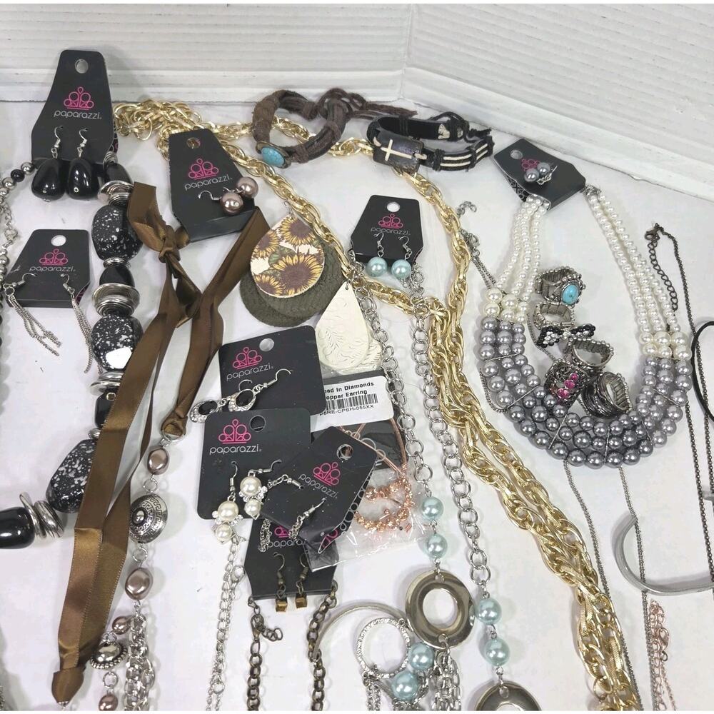 Paparazzi Lot 50+ Pc Mixed Costume Jewelry Necklaces Earrings Bracelets Rings - Picture 7 of 8